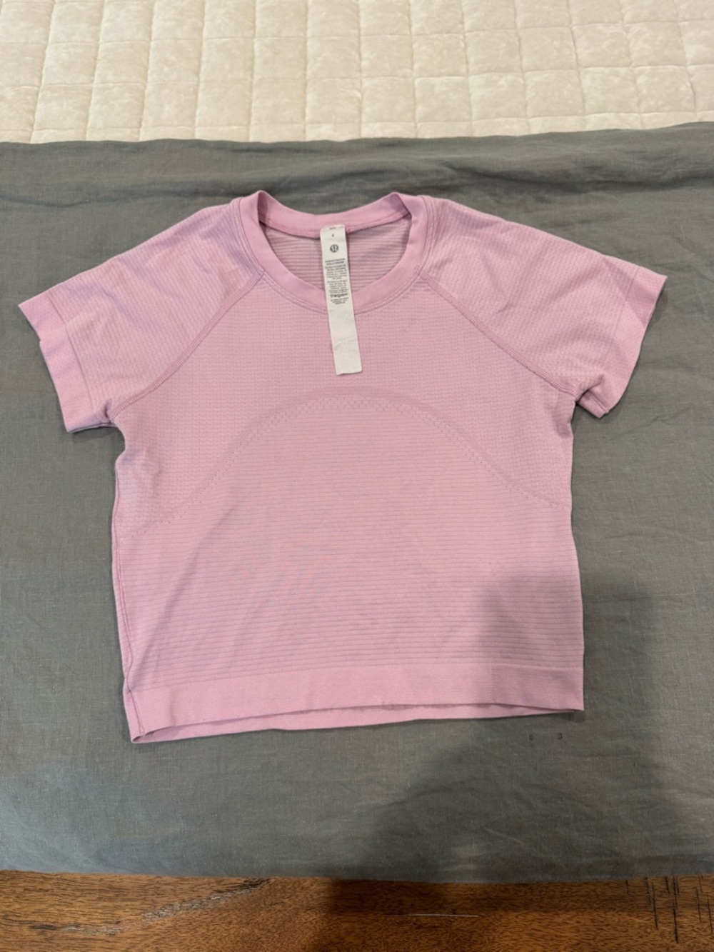 Lululemon Swiftly Tech Cropped Short-Sleeve Shirt 2.0
Vitapink